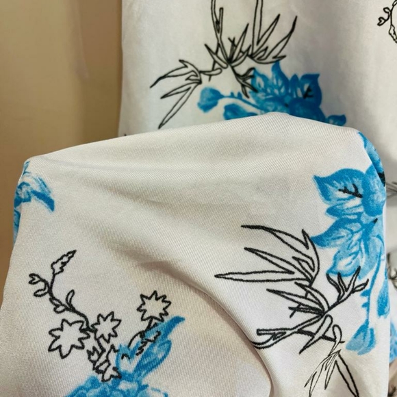 White v neck dress - Picture 8 of 12